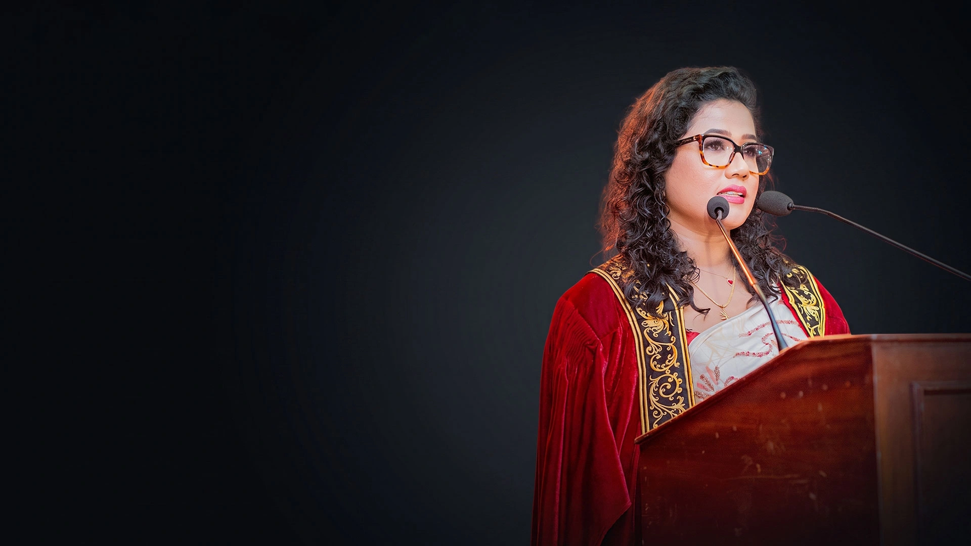 Mrs. Dinupa Jayasooriya speaking at a Nail Art Academy event
